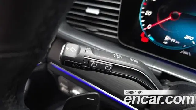 Mercedes-Benz GLE-Class 2023 — Photo 16/38