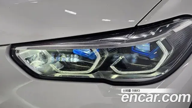 BMW X5 2021 — Photo 22/39