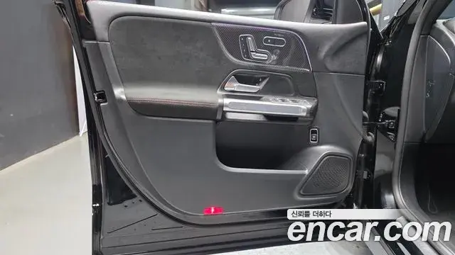 Mercedes-Benz GLB-Class 2025 — ფოტო 1/30