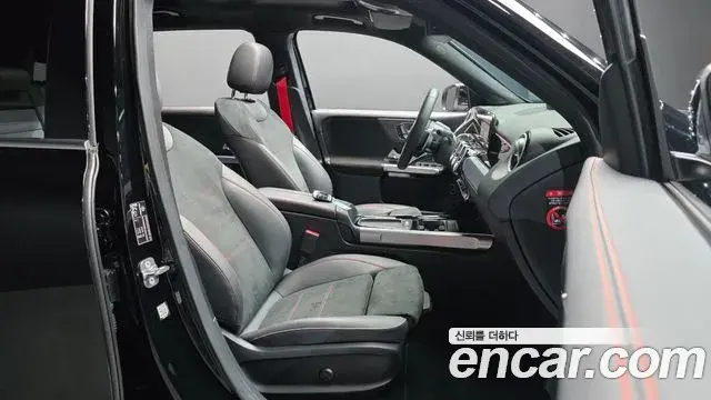 Mercedes-Benz GLB-Class 2025 — ფოტო 17/30
