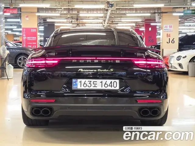 Porsche Panamera 2018 — Photo 19/20