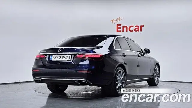 Mercedes-Benz E-Class 2022 — Фото 2/20