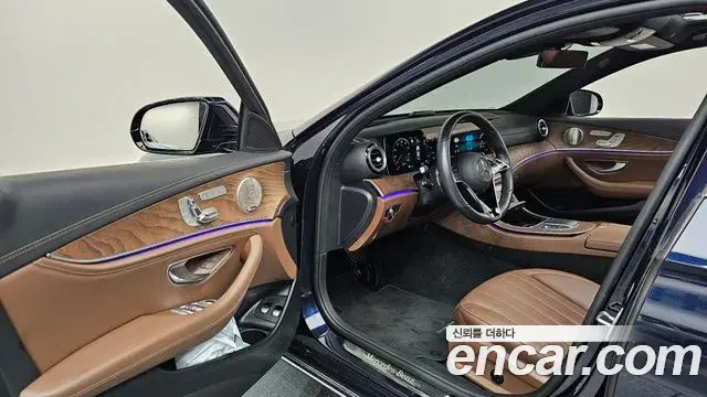 Mercedes-Benz E-Class 2022 — Фото 10/20