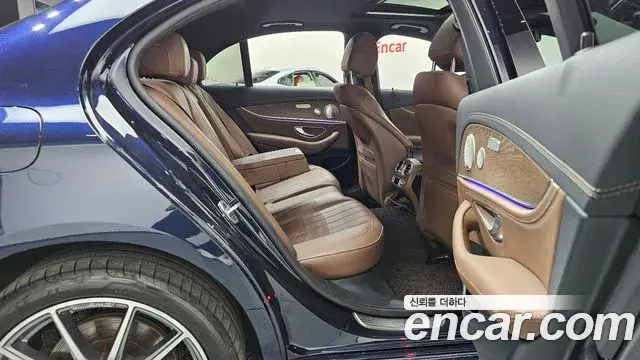 Mercedes-Benz E-Class 2022 — Фото 11/20