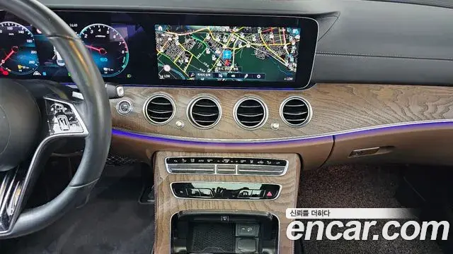 Mercedes-Benz E-Class 2022 — Фото 12/20