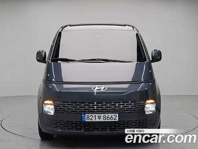 Hyundai Staria 2024 — Фото 1/18