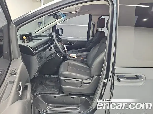 Hyundai Staria 2024 — Фото 11/18