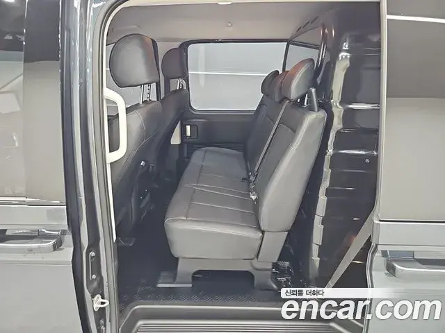 Hyundai Staria 2024 — Фото 12/18