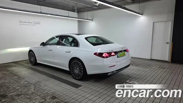 Mercedes-Benz E-Class 2025 — Фото 1/20