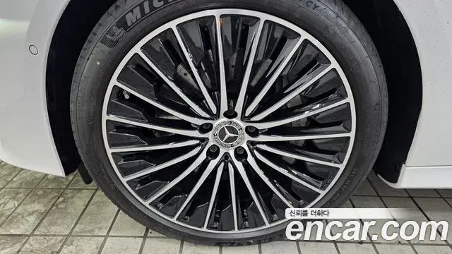Mercedes-Benz E-Class 2025 — Фото 4/20