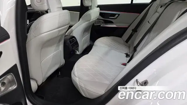 Mercedes-Benz E-Class 2025 — Фото 8/20