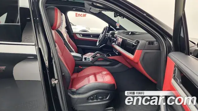 Porsche Cayenne 2024 — ფოტო 8/40