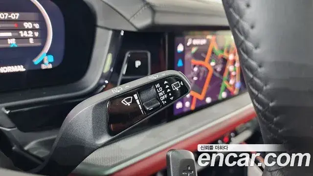 Porsche Cayenne 2024 — ფოტო 14/40