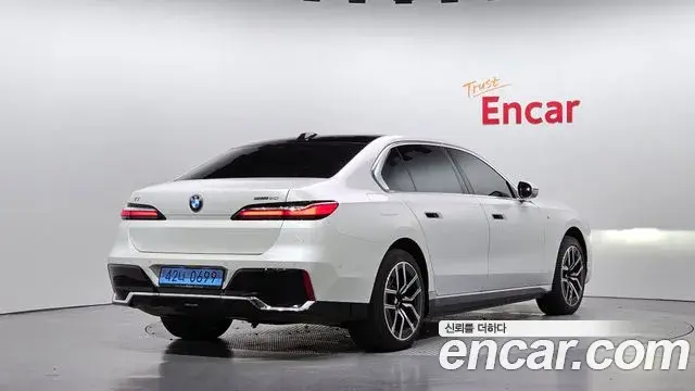 BMW i7 2024 — ფოტო 8/36