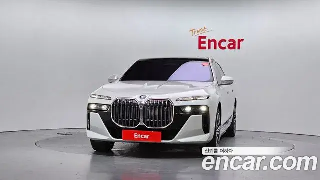 BMW i7 2024 — ფოტო 14/36