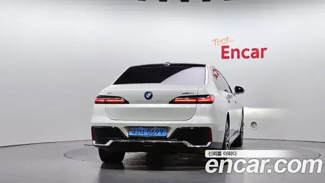 BMW i7 2024 — ფოტო 31/36