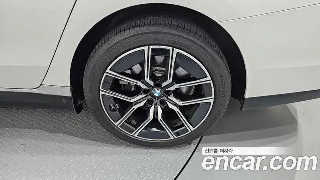 BMW i7 2024 — ფოტო 16/36
