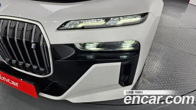 BMW i7 2024 — ფოტო 20/36