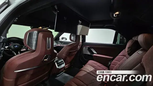 BMW i7 2024 — ფოტო 27/36