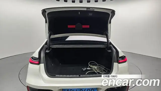 BMW i7 2024 — ფოტო 24/36