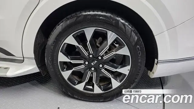 Kia Carnival 2021 — ფოტო 11/38