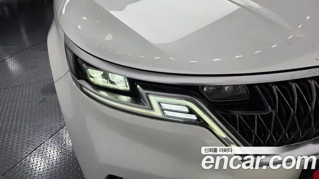 Kia Carnival 2021 — ფოტო 27/38