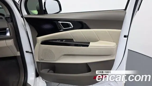 Kia Carnival 2021 — ფოტო 1/38