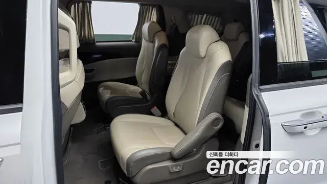 Kia Carnival 2021 — ფოტო 30/38