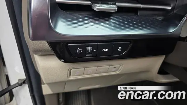 Kia Carnival 2021 — ფოტო 2/38