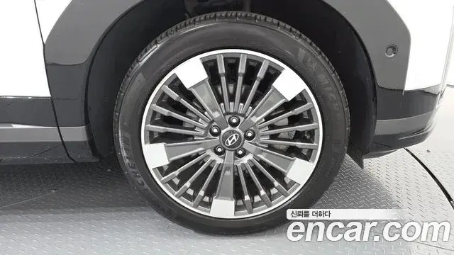 Hyundai Santa Fe 2023 — Photo 30/35