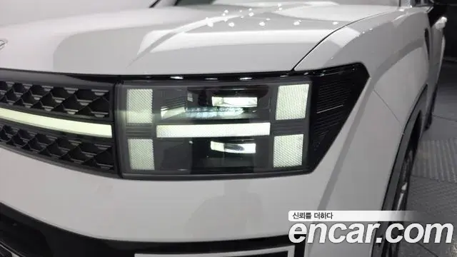 Hyundai Santa Fe 2023 — Photo 17/35