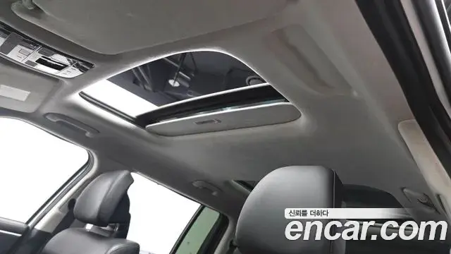 Hyundai Santa Fe 2023 — Photo 9/35