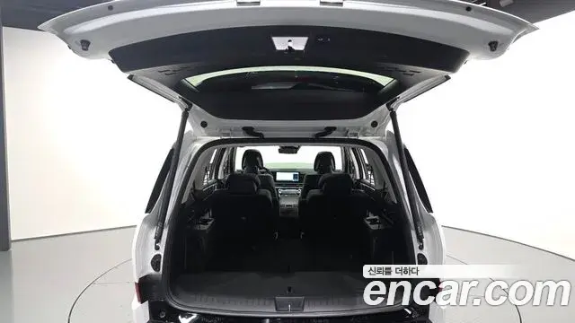 Hyundai Santa Fe 2023 — Photo 8/35