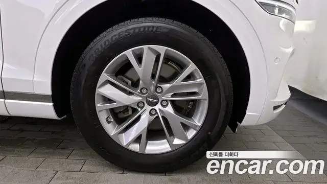 Genesis GV70 2024 — Photo 19/35