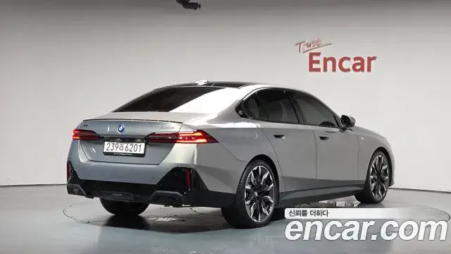 BMW 5 Series 2025 — Şəkil 24/35