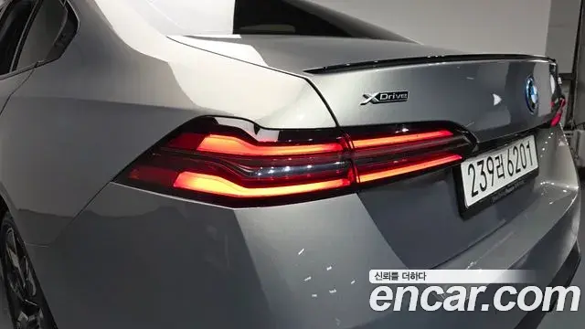 BMW 5 Series 2025 — Şəkil 28/35
