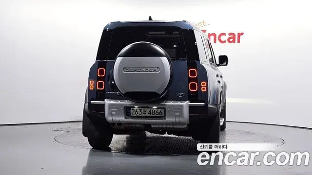 Land Rover Defender 2021 — Photo 30/33