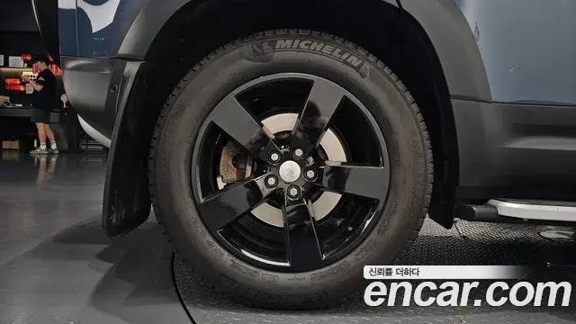 Land Rover Defender 2021 — Photo 15/33