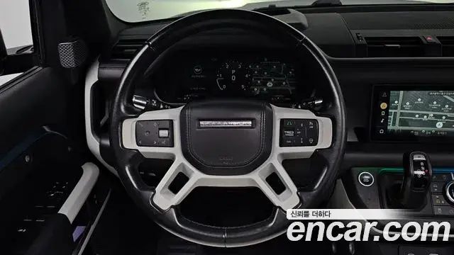Land Rover Defender 2021 — Photo 21/33