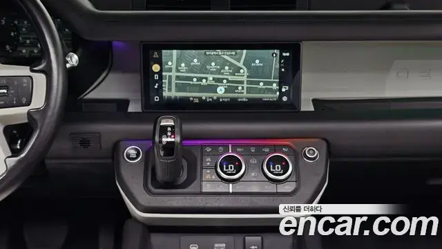 Land Rover Defender 2021 — Photo 26/33
