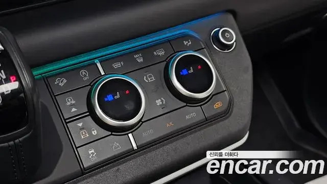 Land Rover Defender 2021 — Photo 3/33
