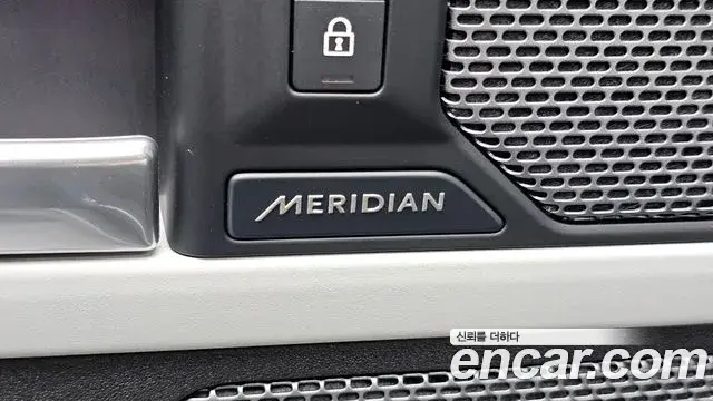 Land Rover Defender 2021 — Photo 10/33