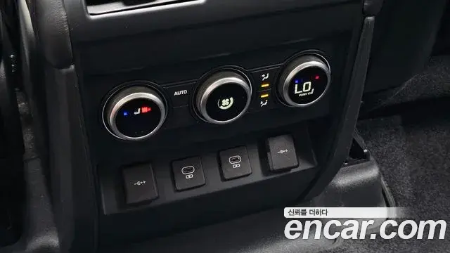 Land Rover Defender 2021 — Photo 5/33