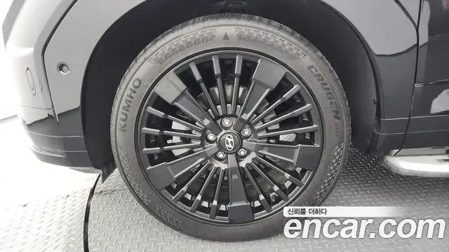 Hyundai Santa Fe 2023 — Photo 5/37