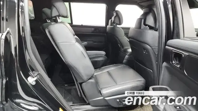 Hyundai Santa Fe 2023 — Photo 2/37