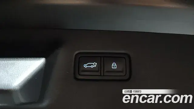Hyundai Santa Fe 2023 — Photo 17/37