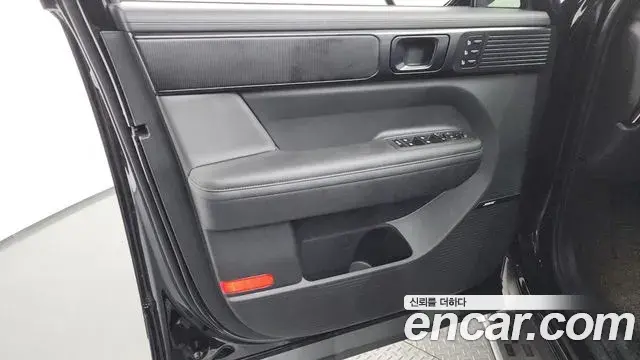 Hyundai Santa Fe 2023 — Photo 33/37