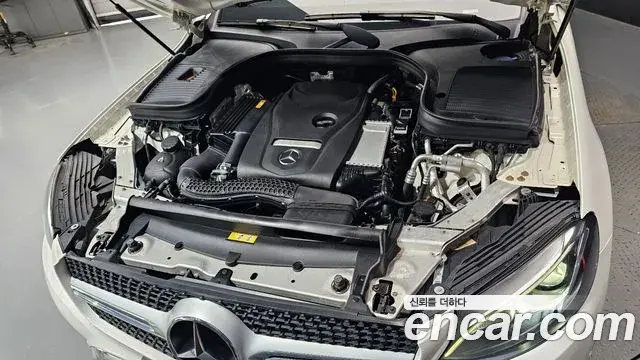 Mercedes-Benz GLC-Class 2019 — Şəkil 9/30