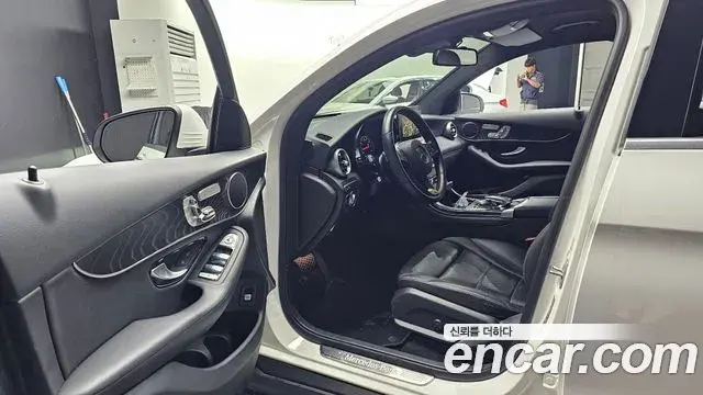 Mercedes-Benz GLC-Class 2019 — Şəkil 22/30