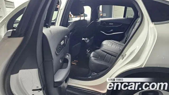 Mercedes-Benz GLC-Class 2019 — Şəkil 19/30